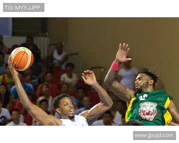 重庆篮球队在邀请赛中以84分稳居积分榜首位,表现出色引人瞩目 重庆篮球队在邀请赛中以84分稳居积分榜首位,表现出色引人瞩目